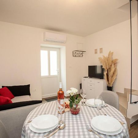 Studio Apartman Amalie Pazin Eksteriør billede