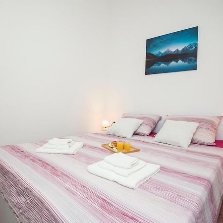 Studio Apartman Amalie Pazin Eksteriør billede