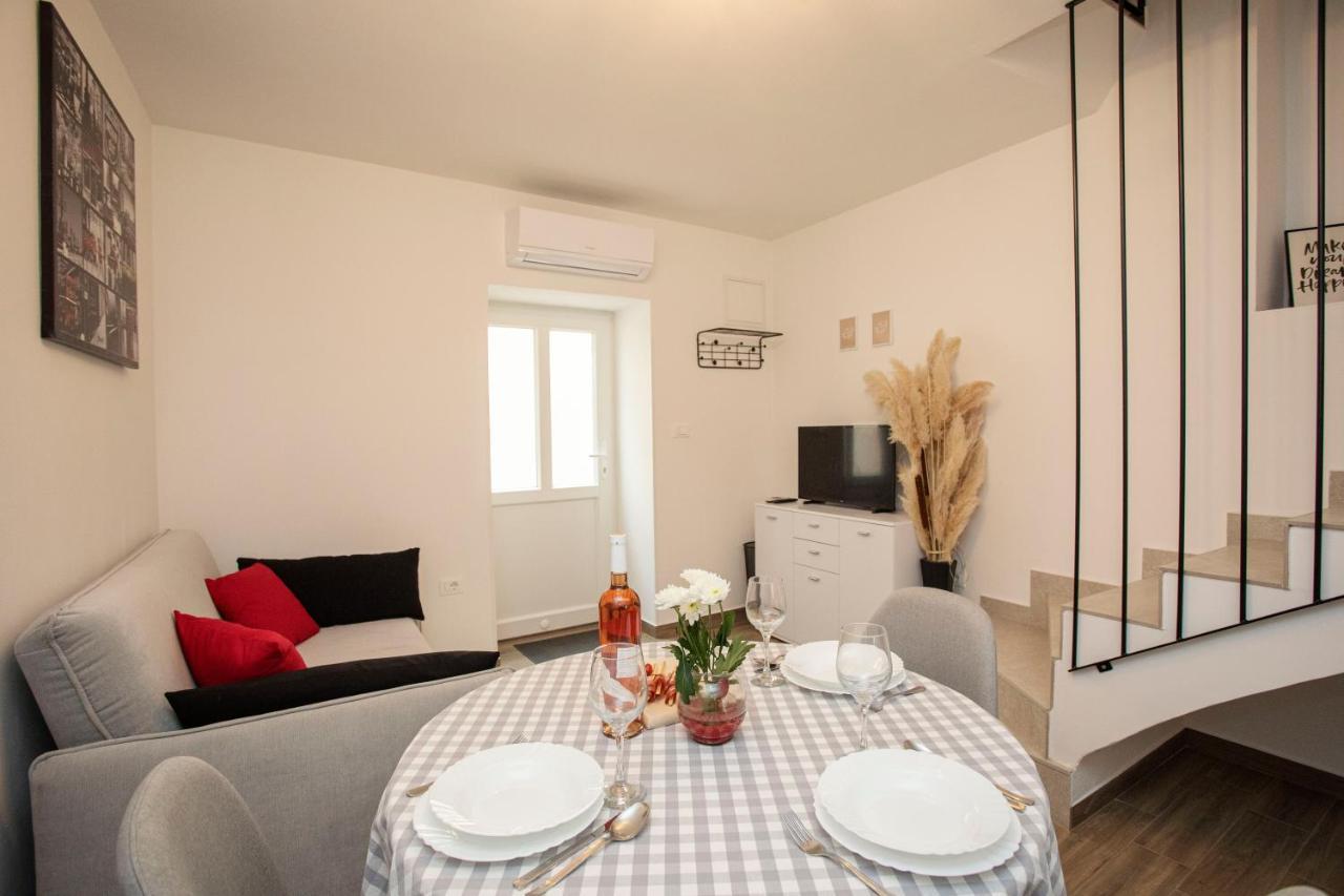 Studio Apartman Amalie Pazin Eksteriør billede