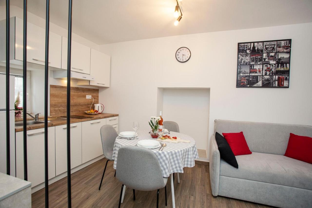Studio Apartman Amalie Pazin Eksteriør billede