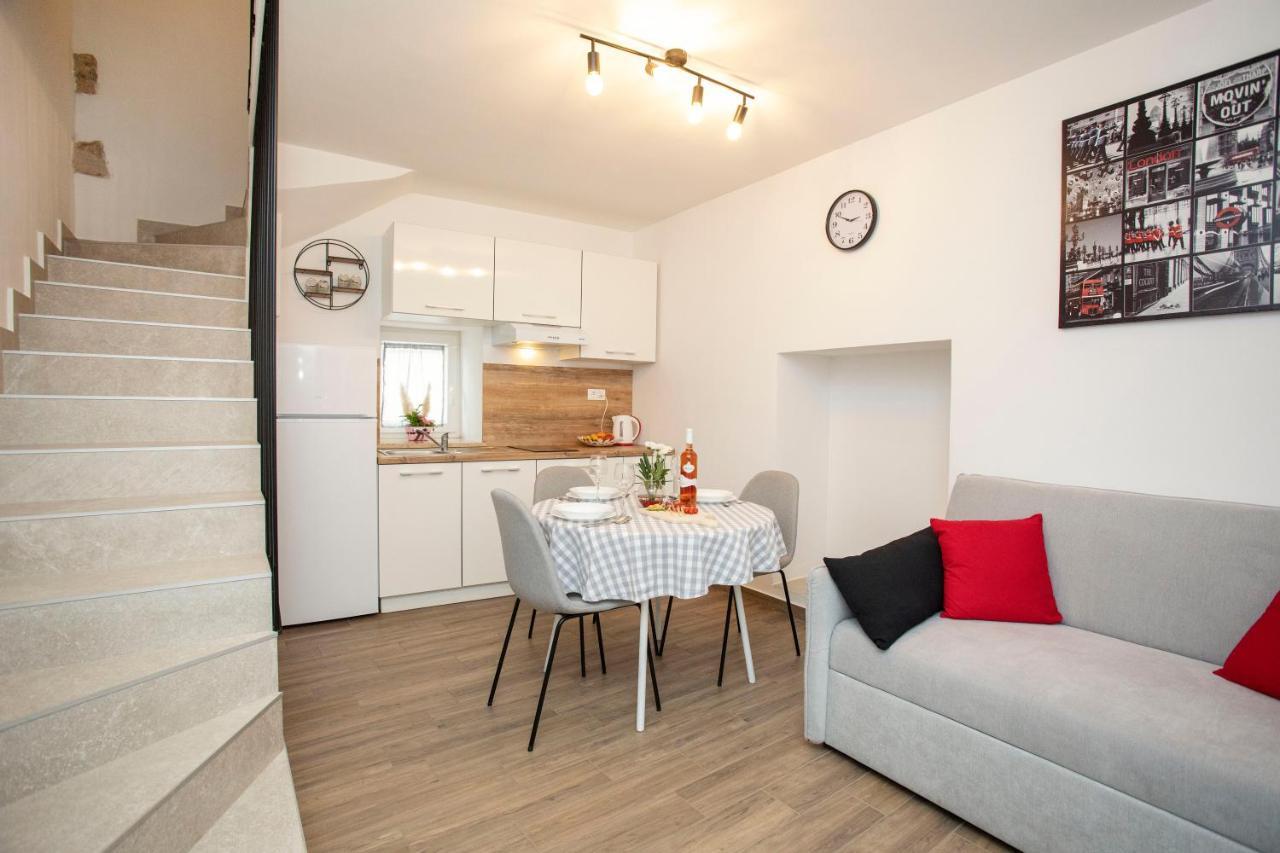 Studio Apartman Amalie Pazin Eksteriør billede